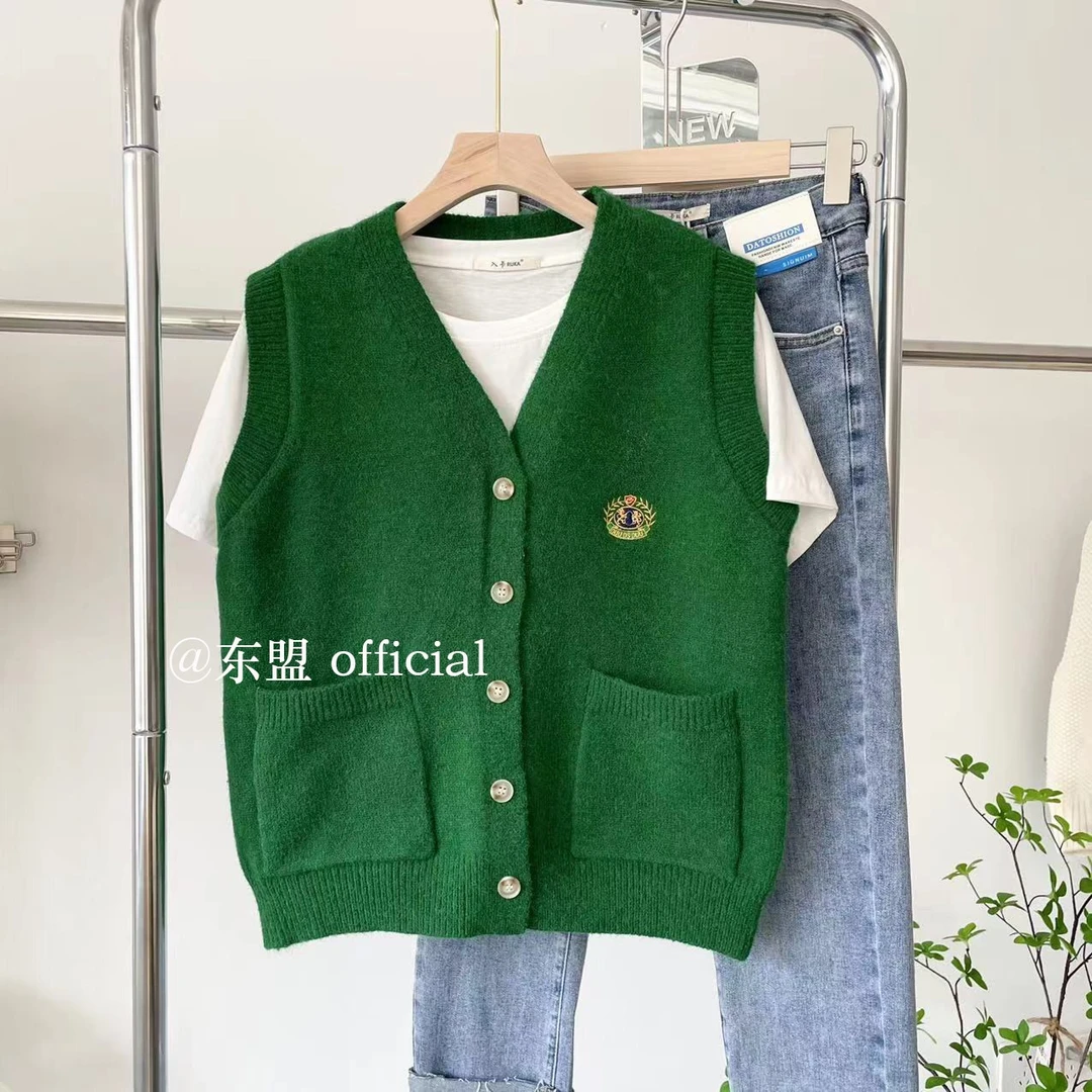 首尔留学生 刺绣小标纯色针织马甲开衫 M3035