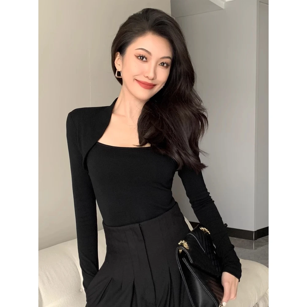 上衣2024爆款可外穿女款衣服新款复古感黑色气质显瘦恤女短款设计