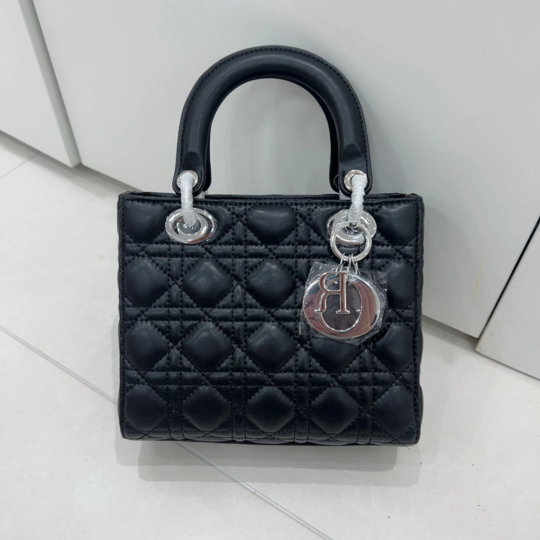 （真心推荐）四格戴妃包羊皮纹长度20厘米 休闲菱格欧美范手提包