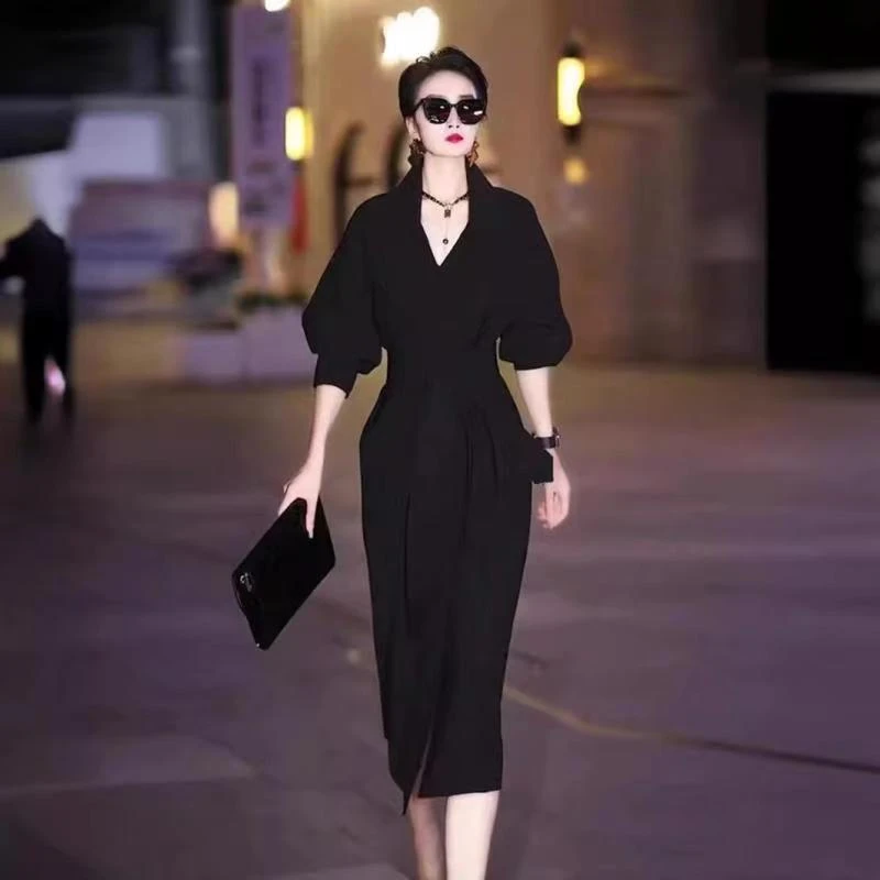 8827正式场合时尚风衣式连衣裙春装女年新款高端气质气场强大裙子