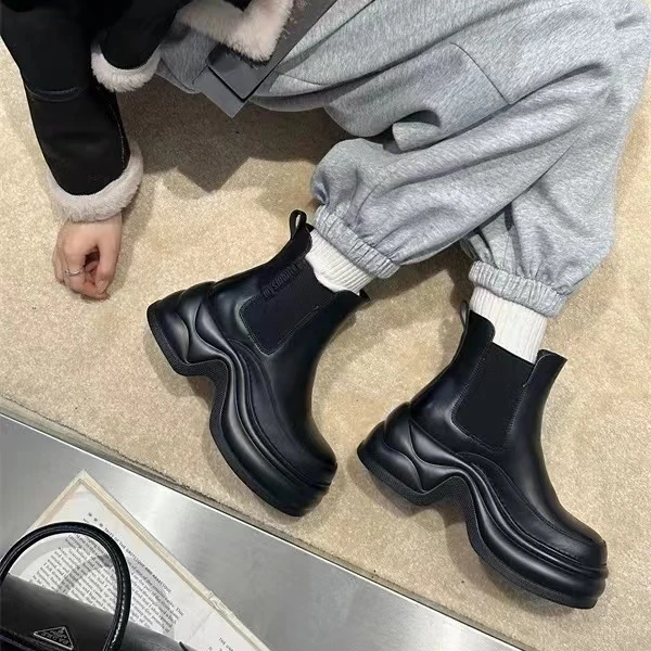 简约百搭.时尚超火软底马丁靴 78601