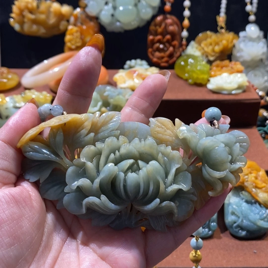 蛇纹石玉颈饰未镶嵌