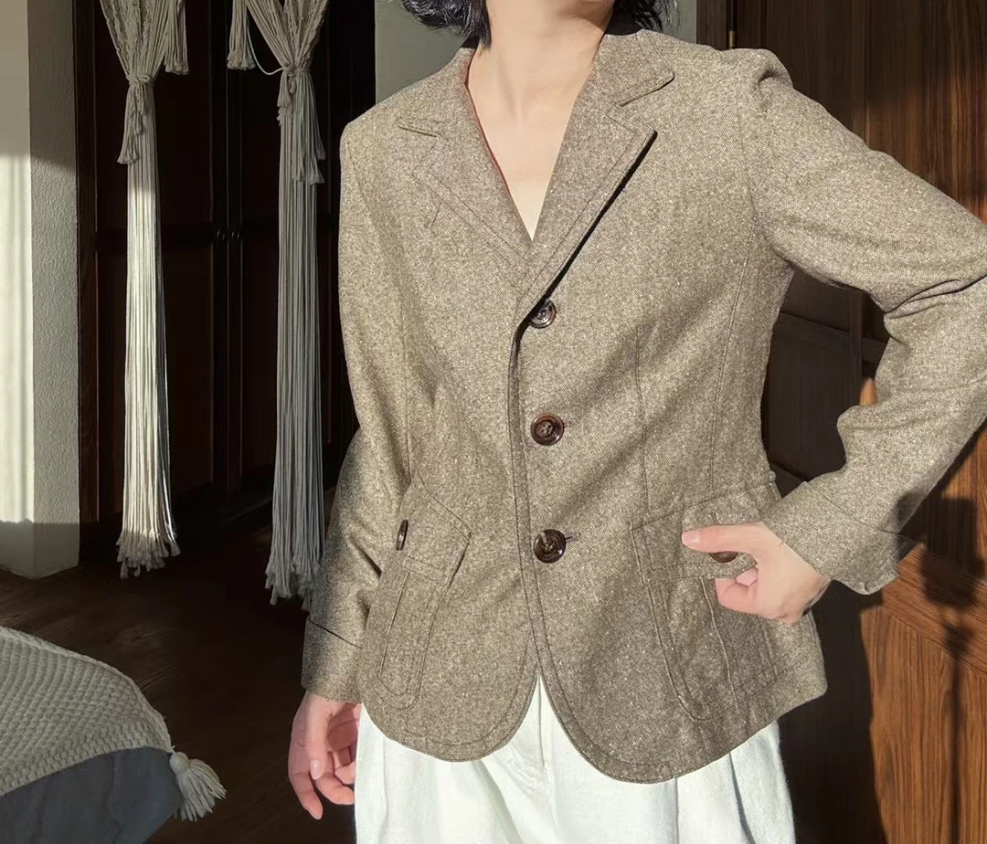 95新 BURBERRY/博柏利 送中检/博柏利卡其色三粒扣西服