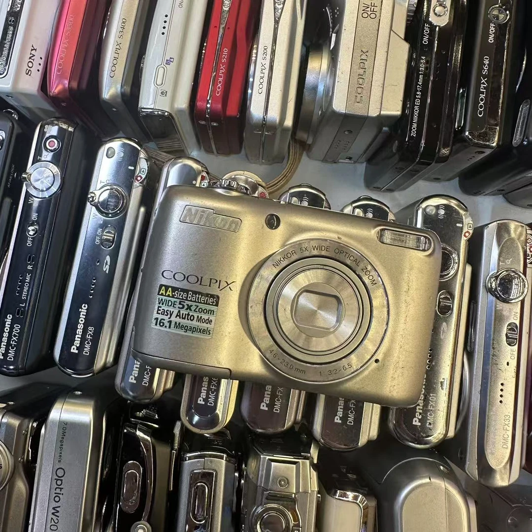 9新 Nikon/尼康 尼康L26 1610W像素 5倍变焦 自备5号电池