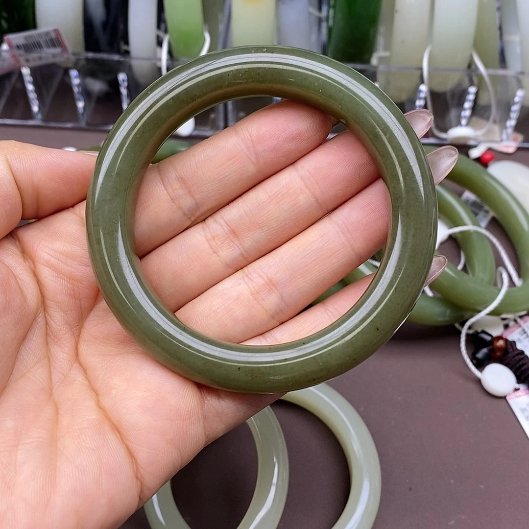 和田玉手镯未镶嵌你*?