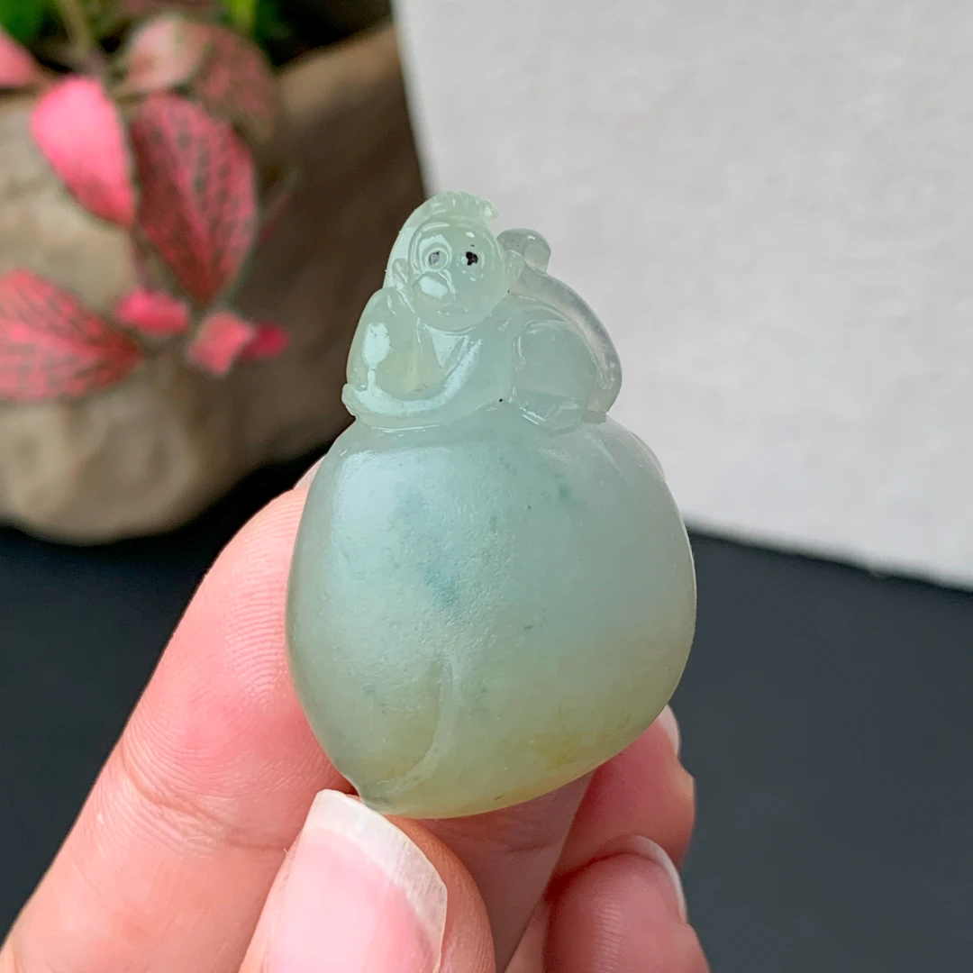 【自然光实拍】清澈 天然翡翠A货黄翡灵猴献瑞吊坠 定制毛货未抛光