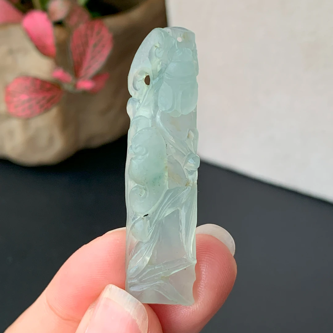 【自然光实拍】清澈 天然翡翠A货冰胶如意竹节吊坠 定制毛货未抛光