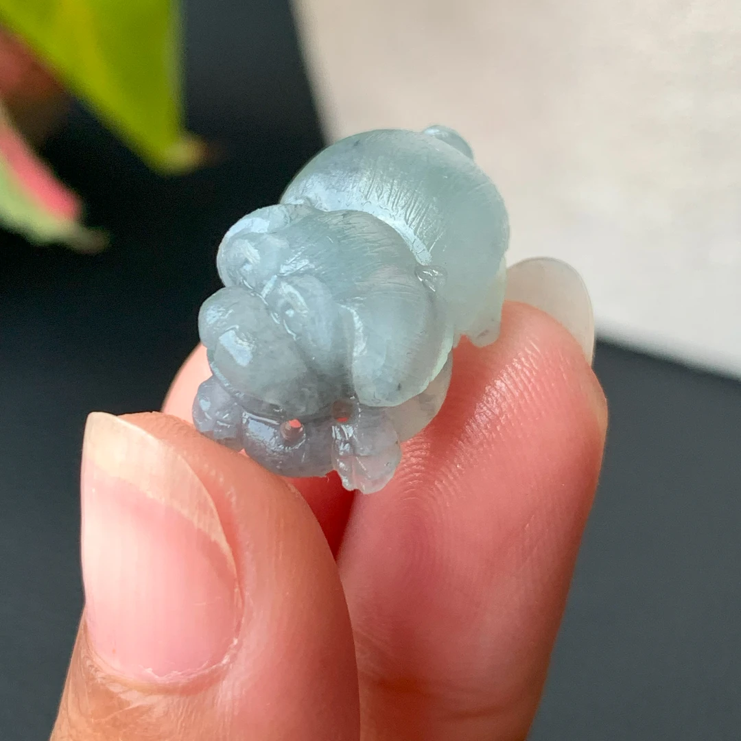 【自然光实拍】清澈 天然翡翠A货乌鸡立体小狗吊坠 定制毛货未抛光