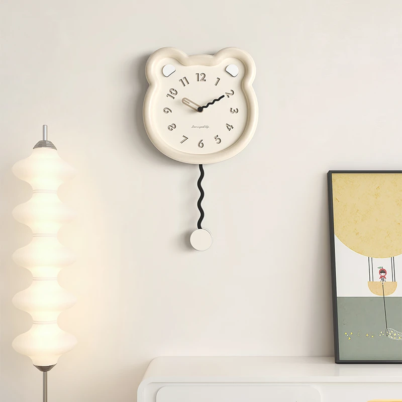 创意钟表挂钟2023新款客厅家用现代简约大气创意餐厅装饰时钟壁灯