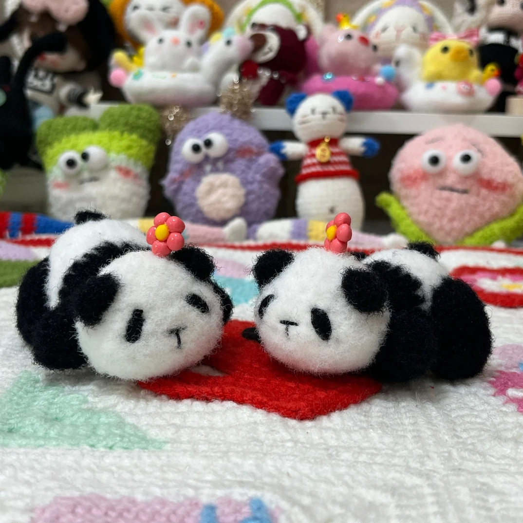 纯手工毛线玩偶包包小呆萌芭比娃娃洋娃娃生日礼物