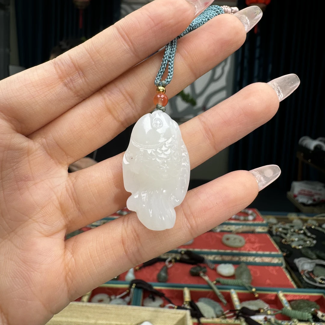 和田玉挂件白玉立体小锦鲤