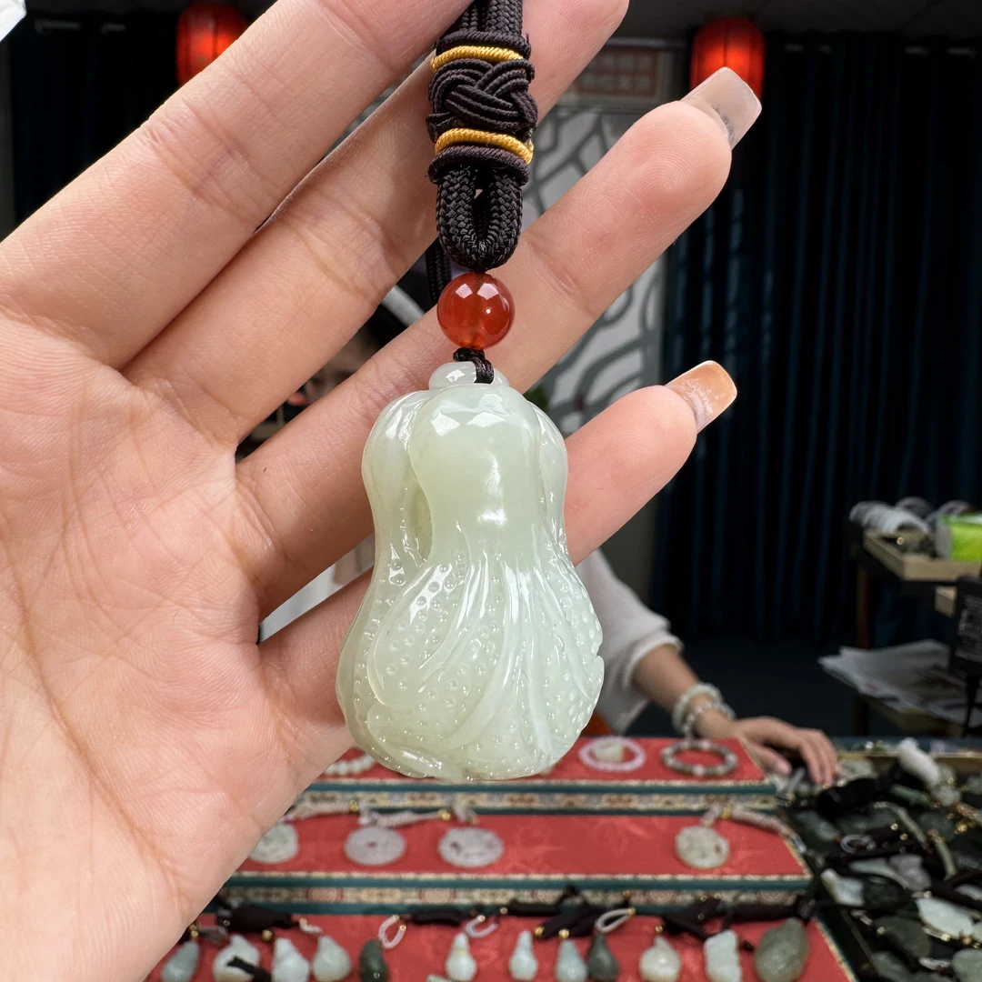 和田玉立体圆雕玉白菜手把件