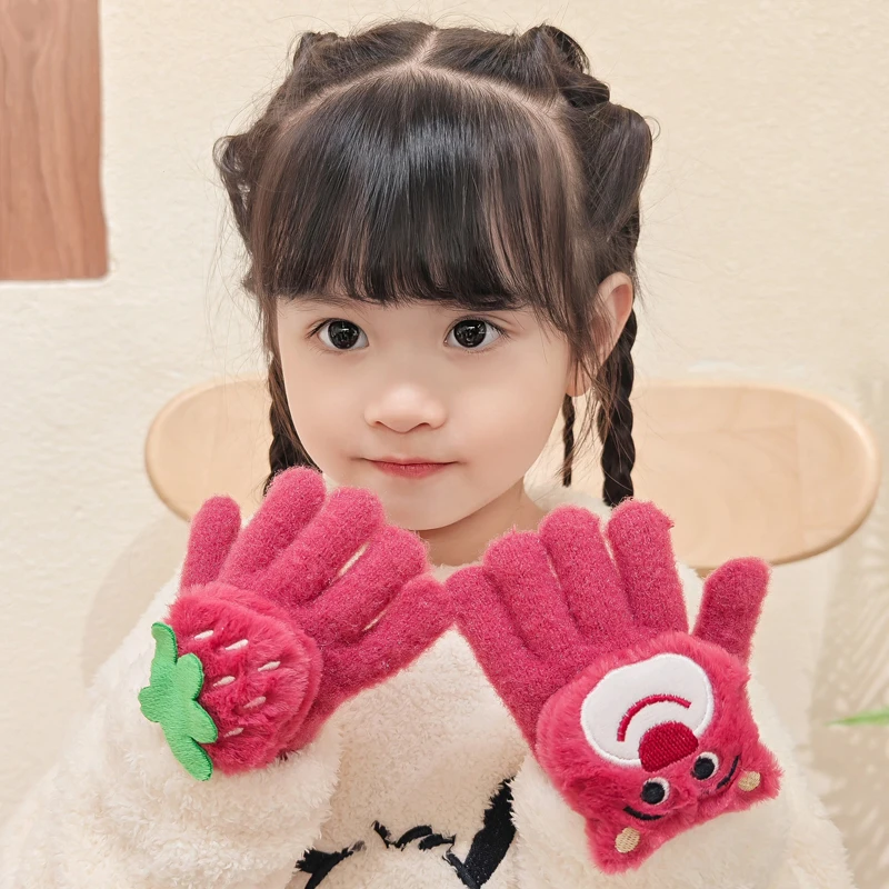 卡通可爱草莓熊儿童手套冬季女孩女童加厚五指宝宝保暖分指3到6岁