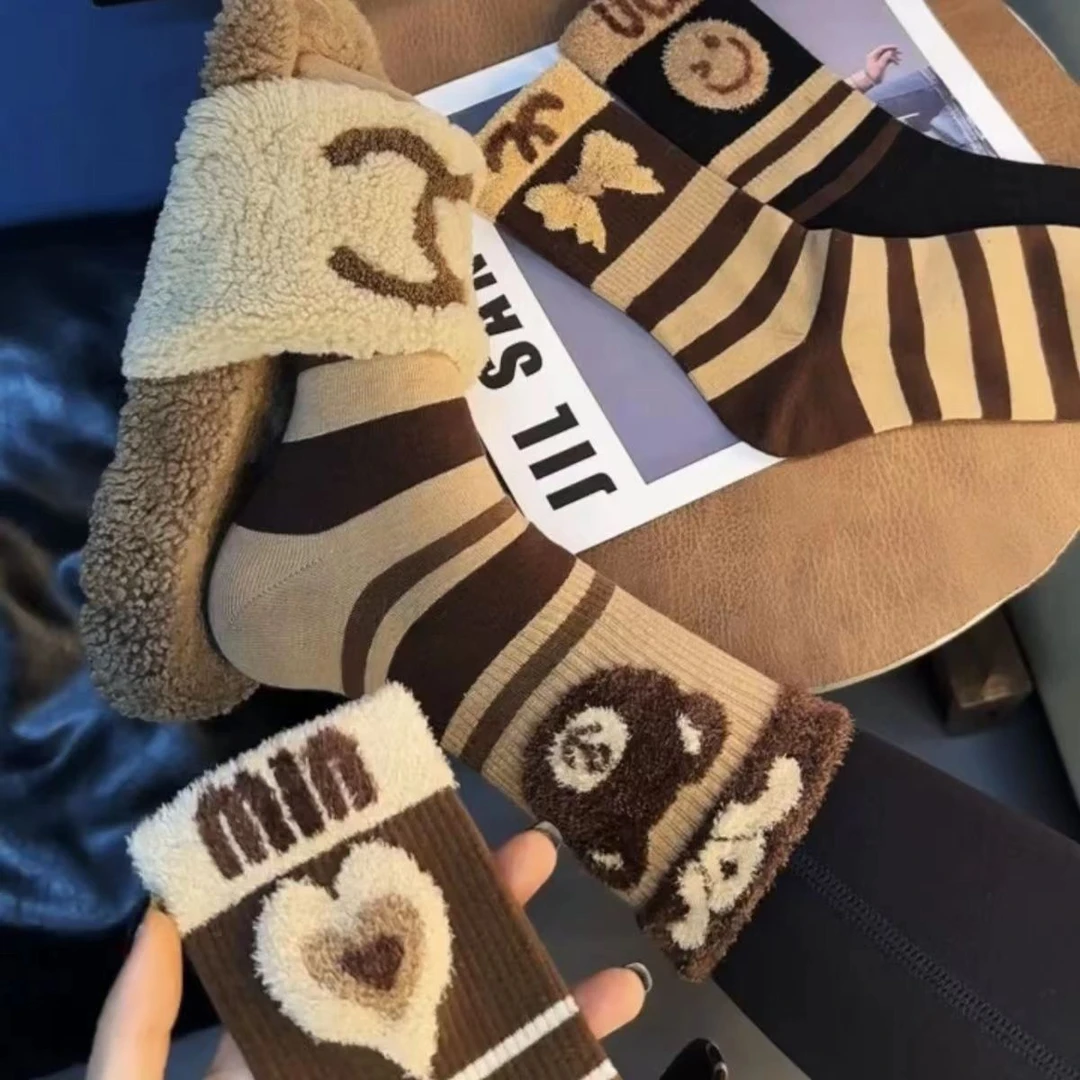 袜子女秋冬款长筒加厚高颜值网红爆款高腰甜美可爱字母饰品袜