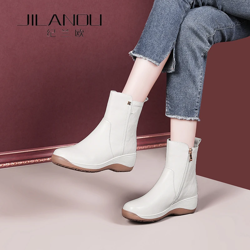 真皮白色靴子女秋冬2025新款加绒妈妈女鞋厚底雪地靴软皮软底短靴