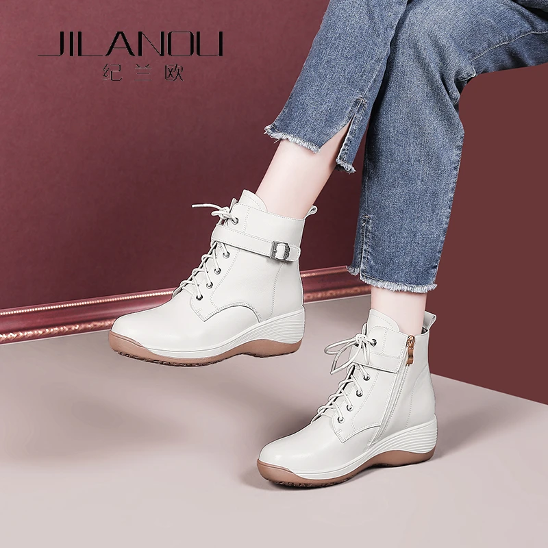 厚底真皮马丁靴女秋冬加绒2025新款妈妈鞋子软皮短筒靴坡跟女靴子