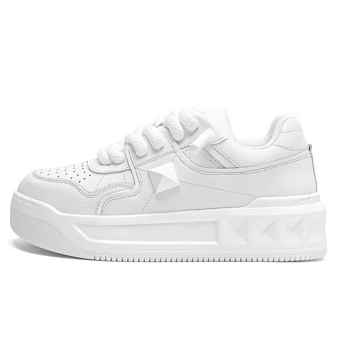 广州手工鞋明星同款欧货新款铆钉流行板鞋百搭时尚女鞋夏季