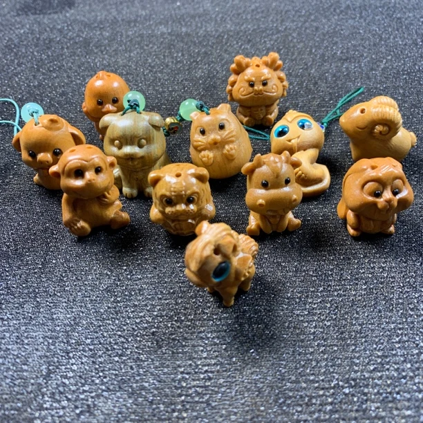 十二生肖挂件，可自行备注手机挂件或者钥匙扣，默认发手机挂件款式