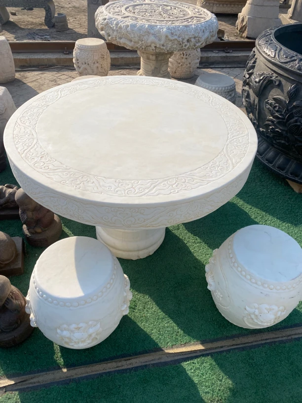汉白玉石桌面平整光华一圈缠枝莲浅浮雕更显大器朋友小聚喝茶下棋