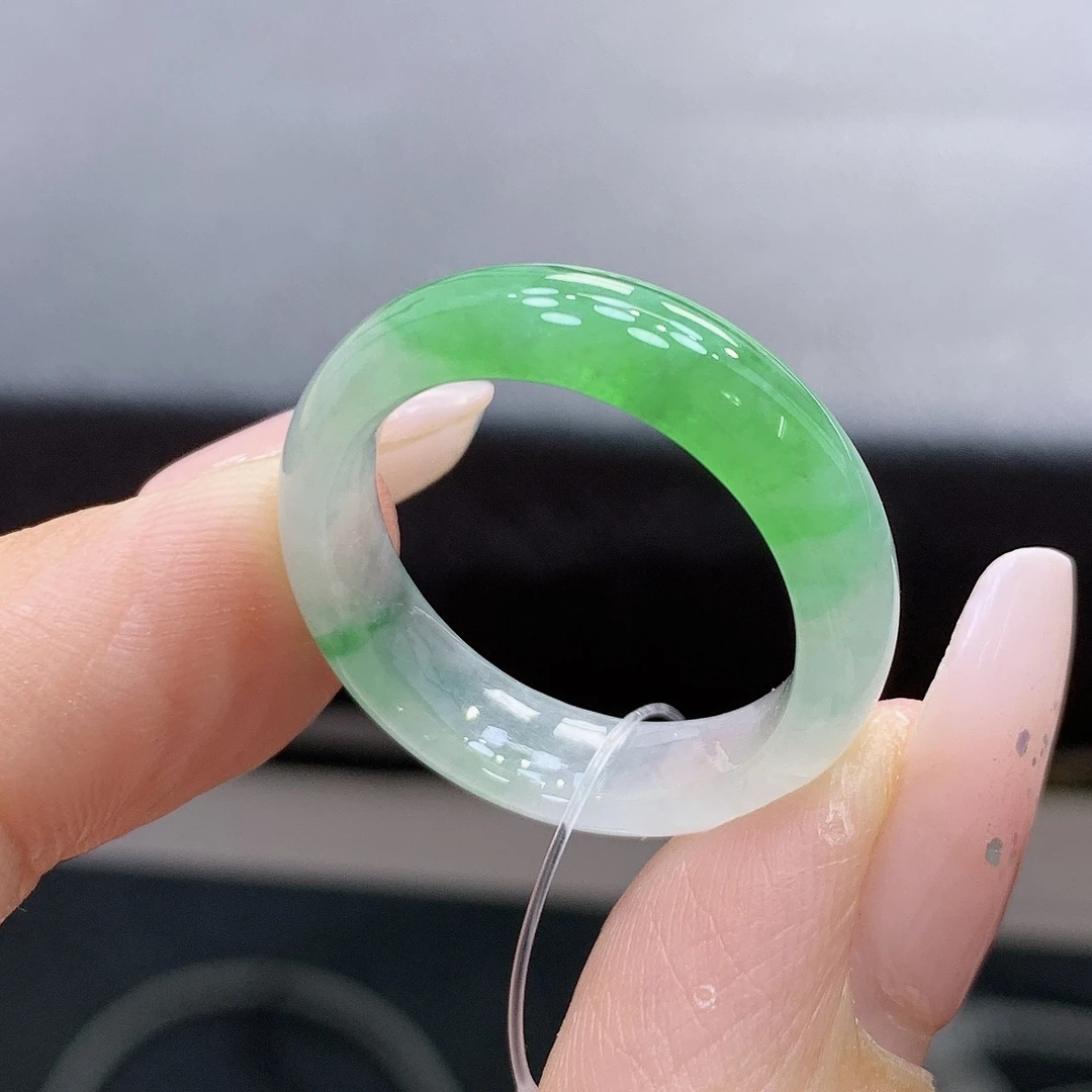 21号 白底青阳绿色白底细润翡翠戒圈 内径19.4-6.3-3.4