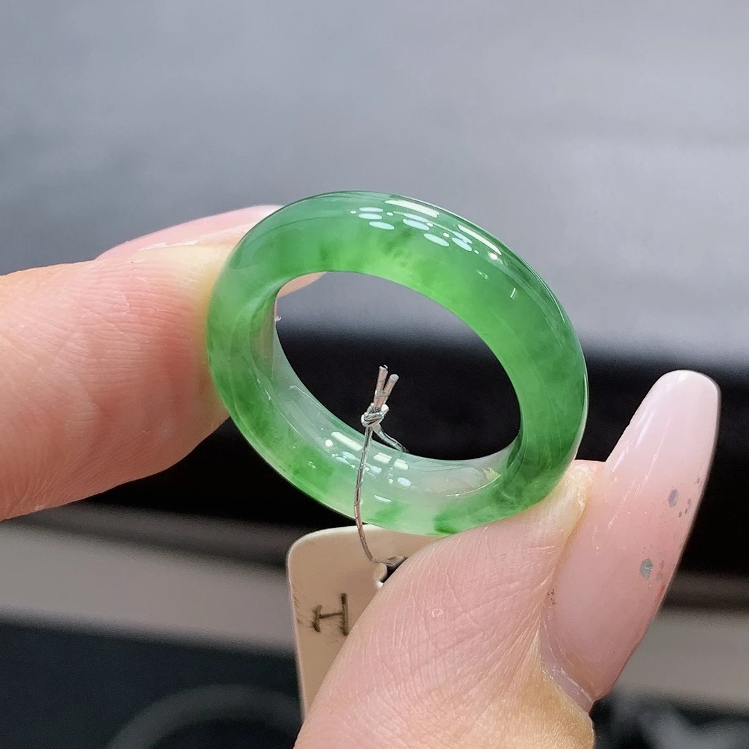 12号 冰种绿底色飘辣绿有种有色翡翠戒圈 内径 16.4-5.8-3.7