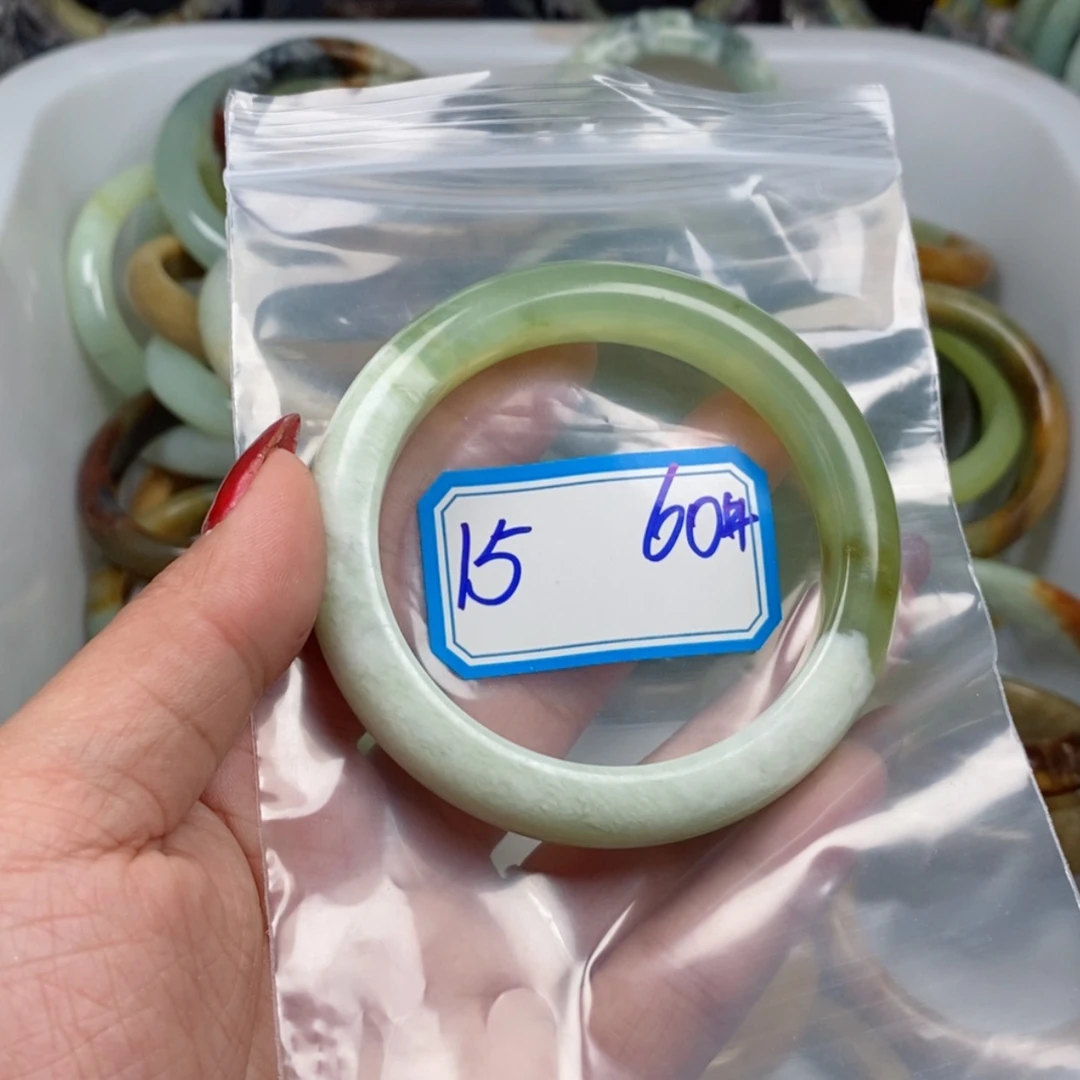 【闪购商品】蛇纹石玉手镯未镶嵌千*万