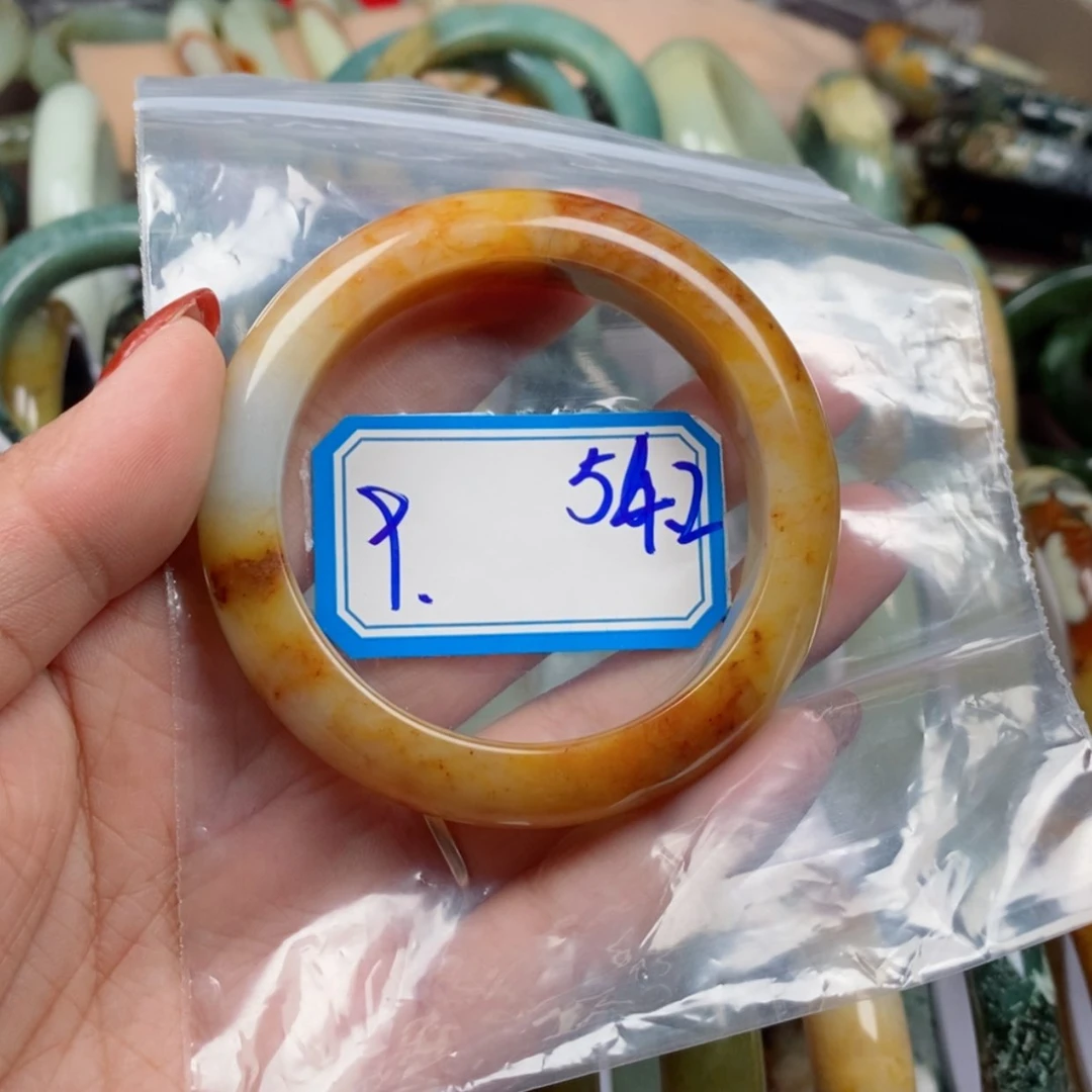 【闪购商品】蛇纹石玉手镯未镶嵌多***?