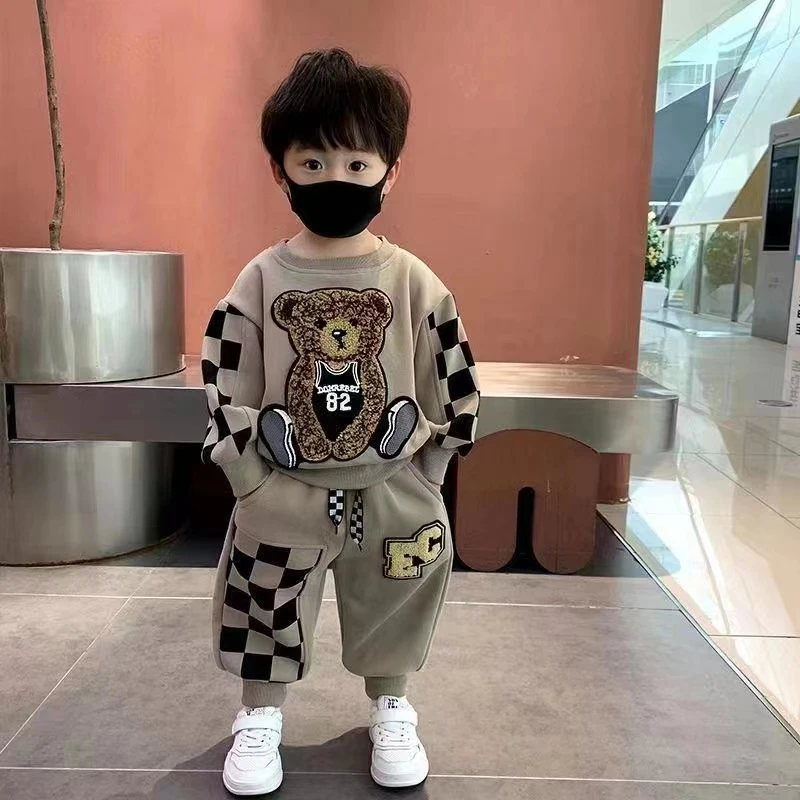 儿童春秋款洋气休闲小童帅气春季炸街卡通小熊休闲两件套