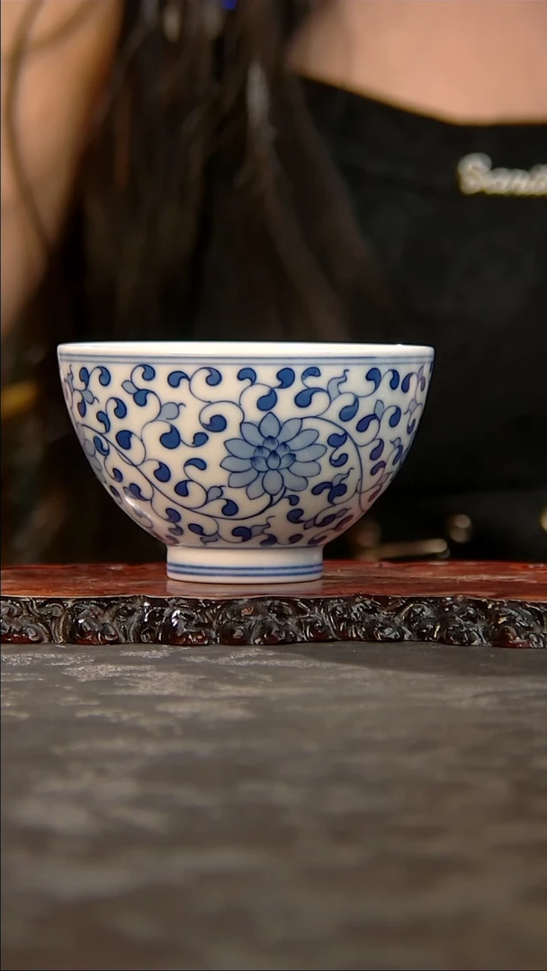 【闪购商品】青花手绘缠枝莲主人杯