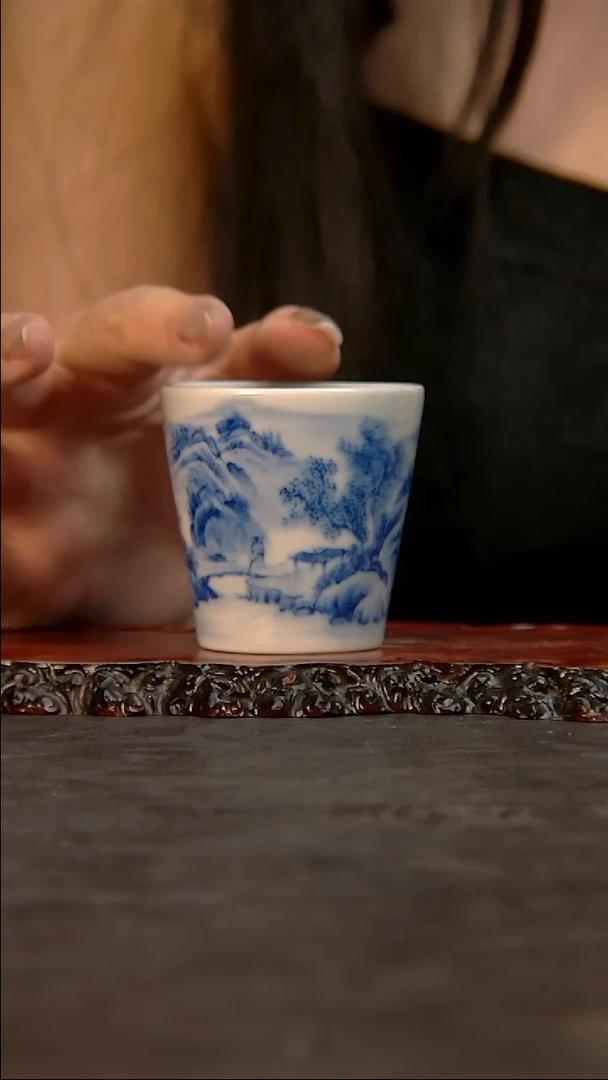 【闪购商品】青花手绘山水主人杯