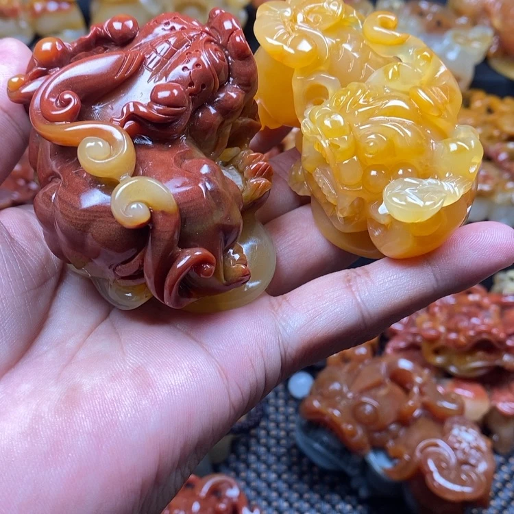 【闪购商品】石英质玉（黄龙玉）颈饰未镶嵌独****菇