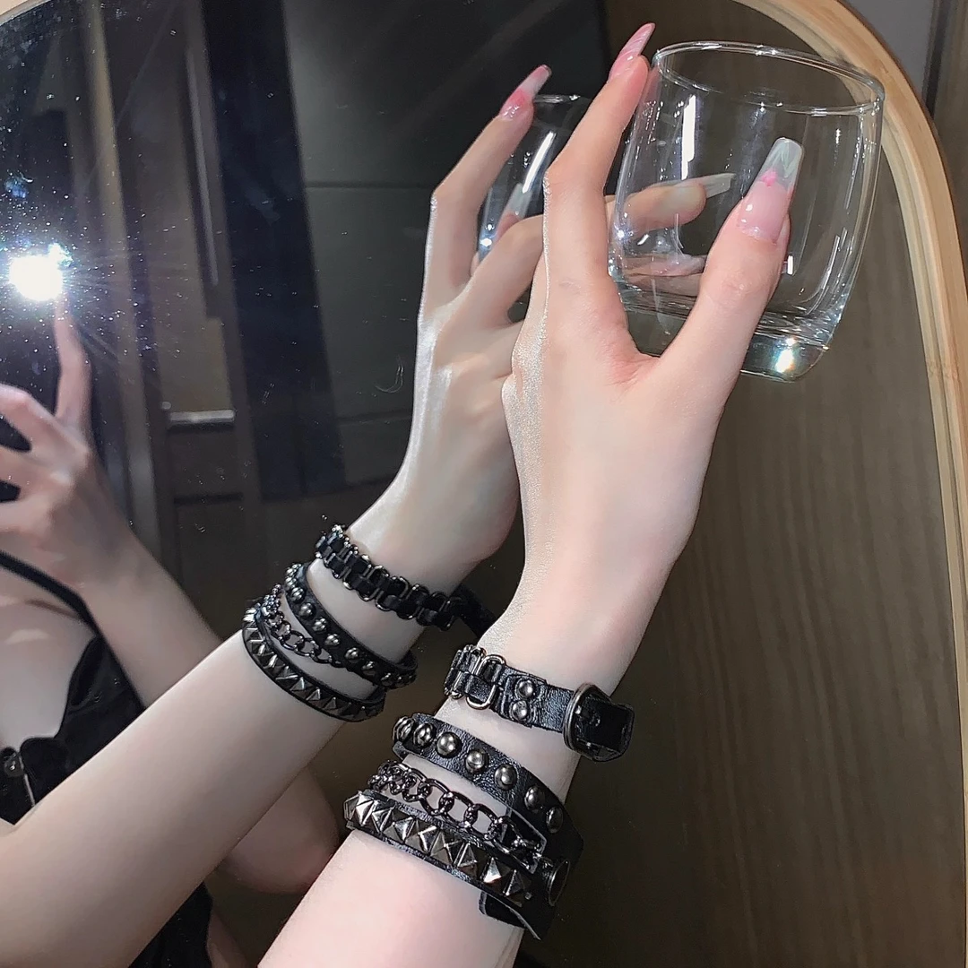 合金皮质手链 黑色y2k皮质赛博朋克风手链配饰手环ins小众复古潮
