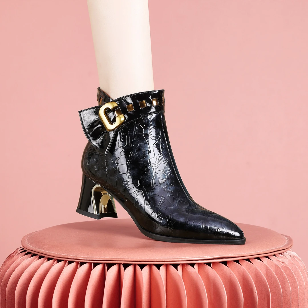 梵芮诗秋冬尖头金属装饰漆皮时尚气质绒里百搭中粗跟女短靴-8274