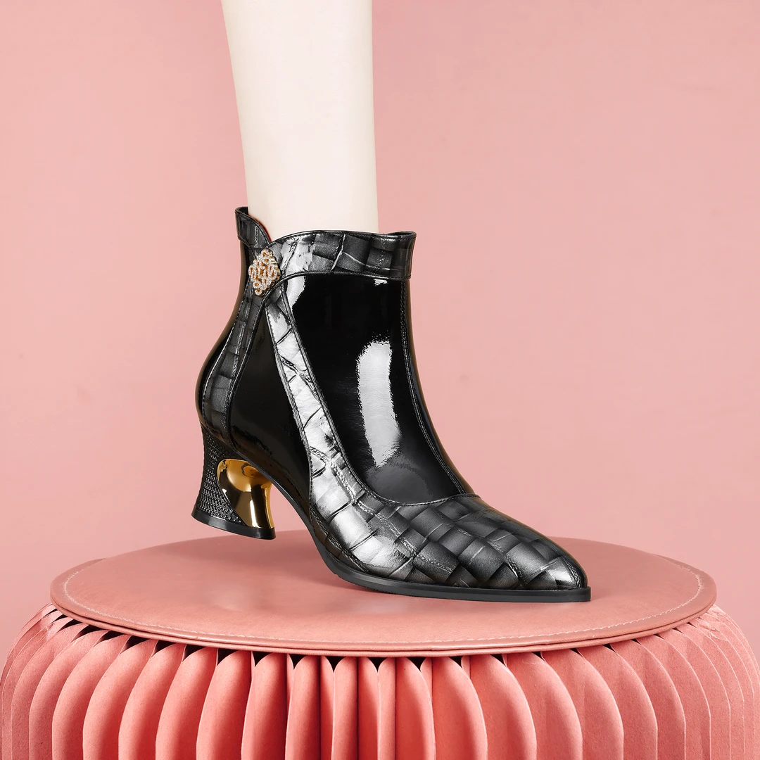 梵芮诗圆头秋冬漆皮金属装饰拼色时尚绒里百搭粗跟女短靴-J0512