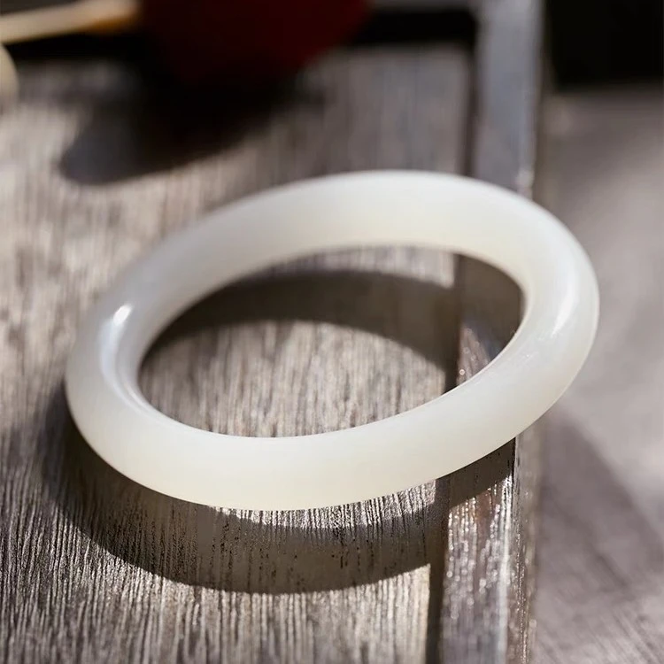 天然金丝玉手镯女奶白圆条胖圆条镯子复古奶白色气质玉镯美人手镯