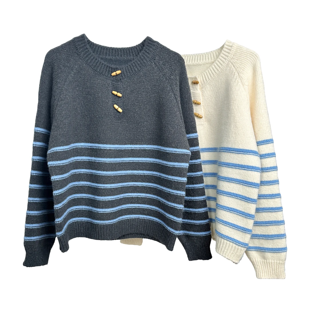 [小夜曲]冬季厚款圆领木扣条纹针织衫插肩袖毛衣