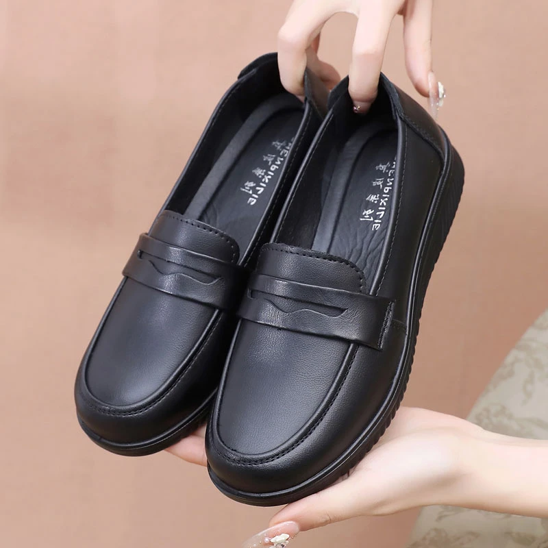 软底妈妈鞋平底舒适真皮黑色单鞋中老年春秋百搭工作防滑老人皮鞋