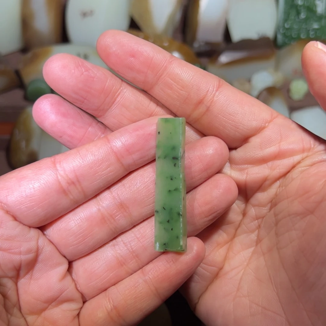 【闪购商品】和田玉原材料未镶嵌R****Z