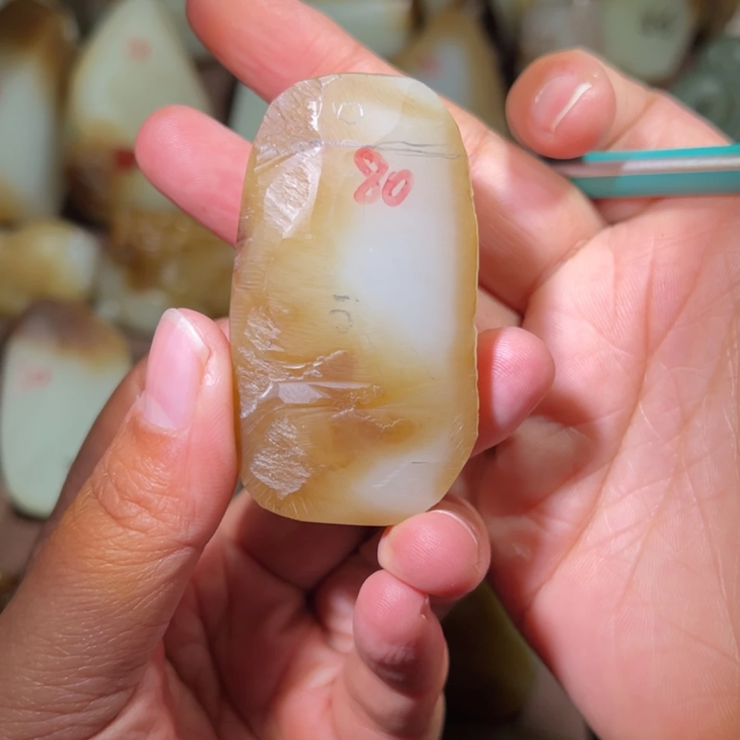 【闪购商品】定制和田玉原材料未镶嵌飞****۶