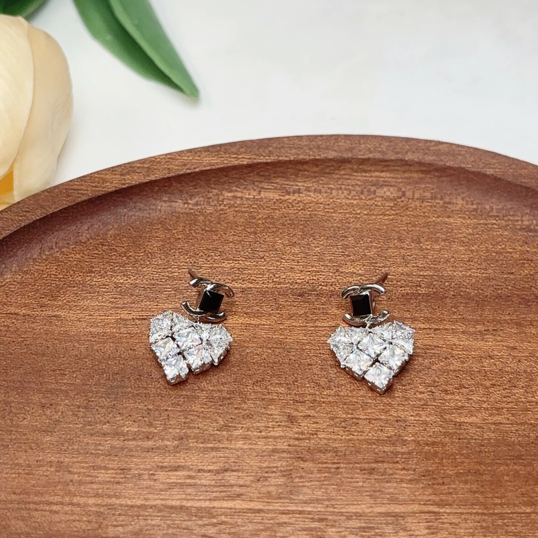 铜合金合成锆石耳饰 高级感满钻豪镶爆闪爱心奢华耳钉百搭编码1