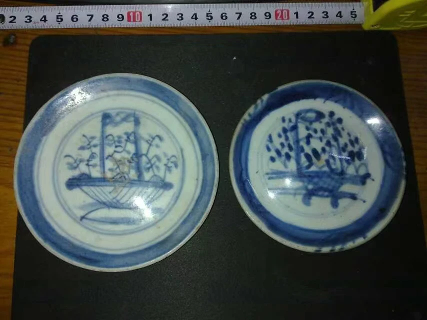 青花瓷盘两只完整