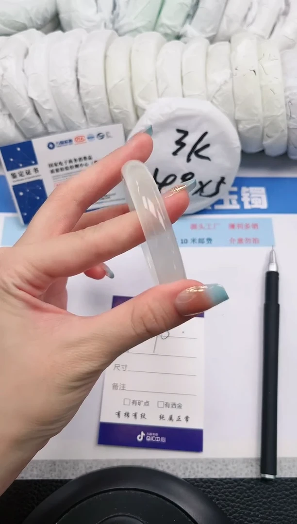 【闪购商品】石英质玉手镯未镶嵌95-58.5
