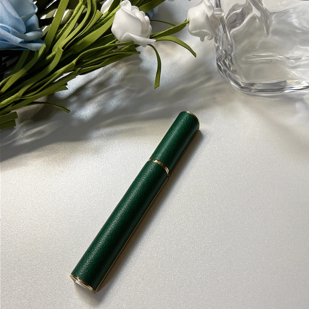 《大薇薇专属》自用款防水纤长卷翘浓密不晕染睫毛膏-30048