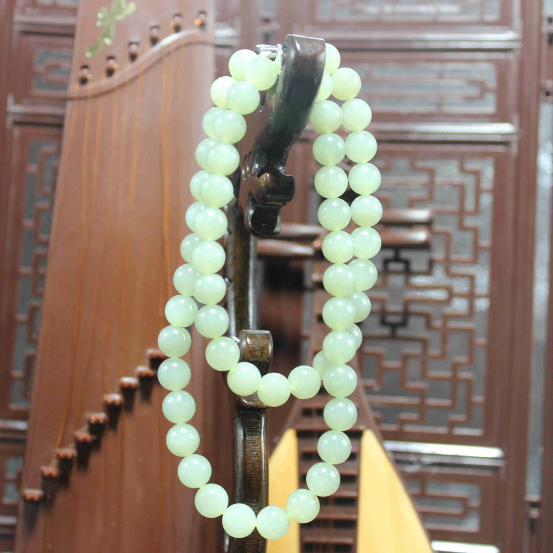 Q和田玉晴水圆珠项链