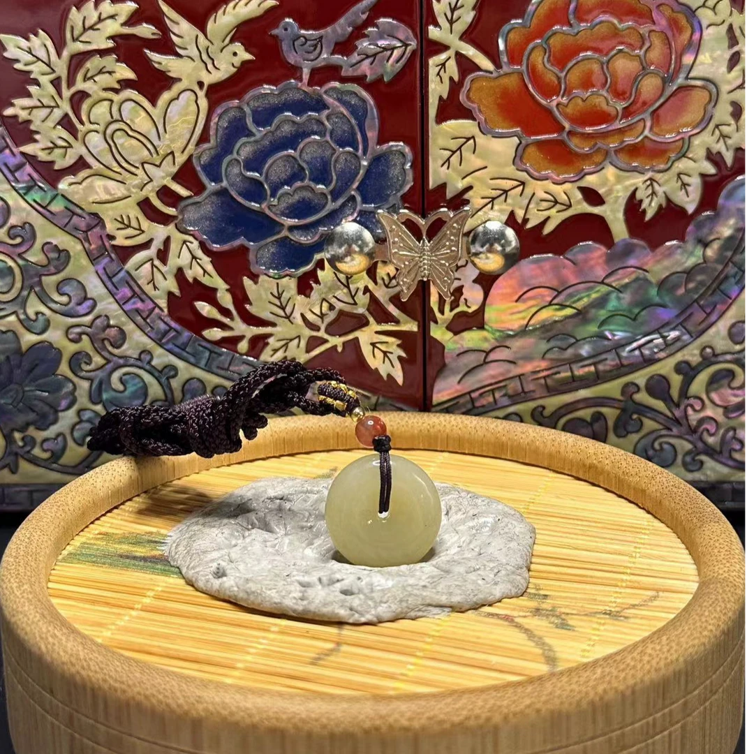 Z和田玉平安扣吊坠