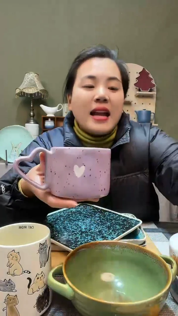 【闪购商品】陶瓷盘紫色异形杯子 微瑕满20发货