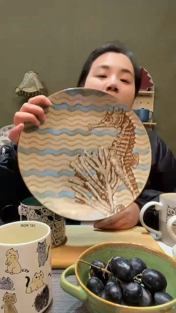 【闪购商品】陶瓷盘10.5英寸海马盘 微瑕满20发货
