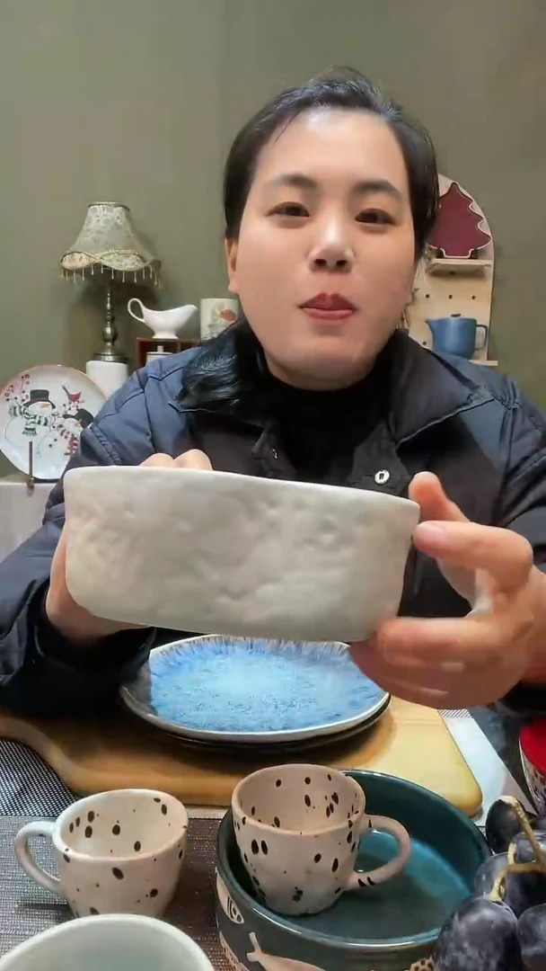 【闪购商品】瓷盘豆绿色 异形碗 微瑕满20发货