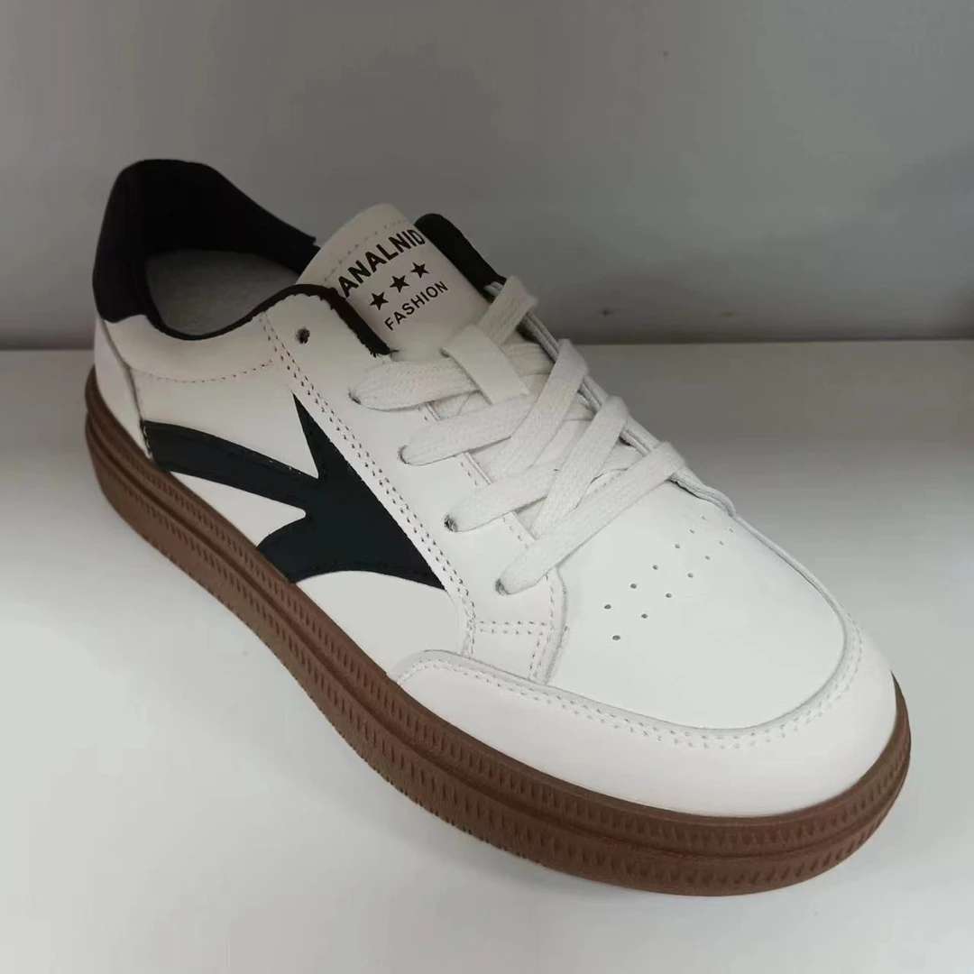 时尚百搭女款休闲板鞋   低帮舒适透气   潮流经典好看  秋季新款