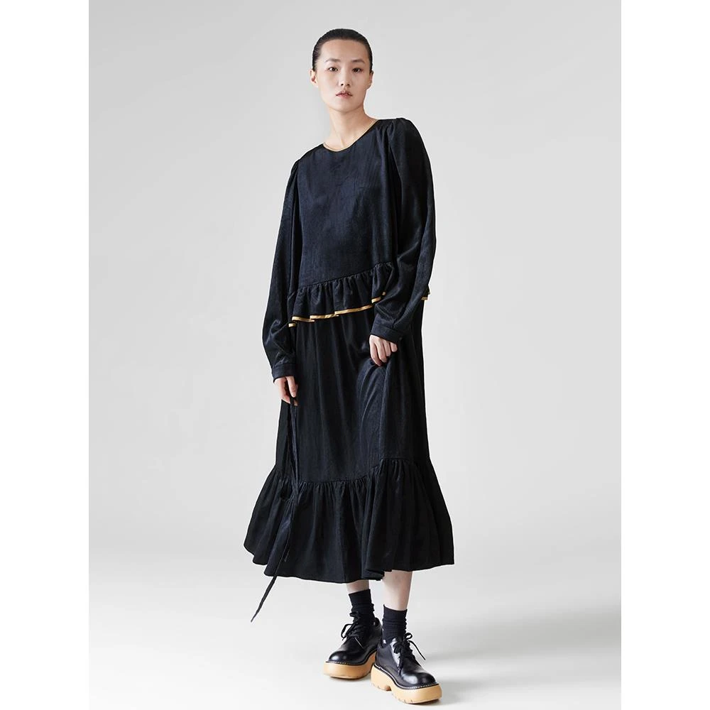 刘刘墨泡泡袖灯芯绒连衣裙秋冬女新款设计感小众法式漂亮长裙子